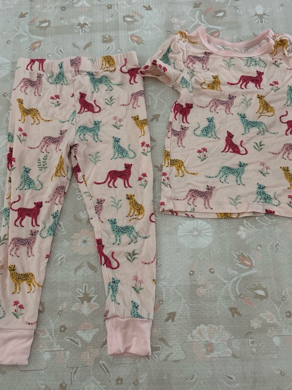 Bamboo Little Me 2 piece short sleeve Pink cheetah print pajama set 2T